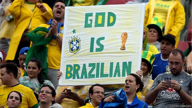 سٹیڈیم میں بالی وڈ کے پنجابی نغمے بج رہے ہیں