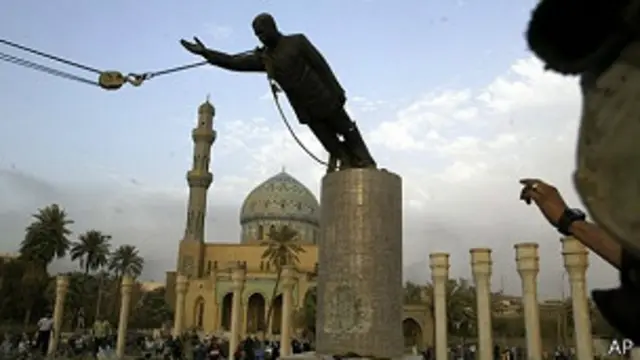 Снос статуи Саддаму Хусейну