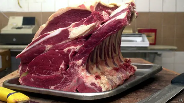 أظهرت أبحاث سابقة وجود علاقة بين تناول الكثير من اللحوم الحمراء والمصنعة واحتمال الإصابة بسرطان الأمعاء