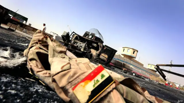 ප්‍රහාරයට ලක්ව මියගිය ඉරාක හමුදාවේ සෙබළෙකුට අයත් නිල ඇඳුමක්