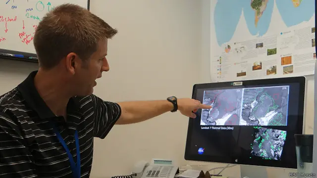 Morton en su oficina