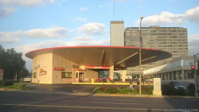 Grupos de activistas se opusieron a los planes de demoler un estación de gasolina de finales de los 60 ubicada en St Louis, EE.UU.