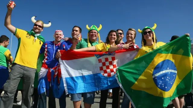 Hinchas de Brasil y Croacia en Sao Paulo