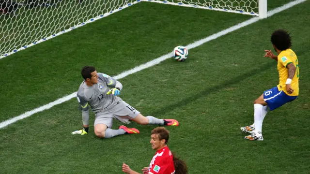برازیل کےدفاعی کھلاڑی مارسیلو کی غلطی کی وجہ سے کروئیشیا کو برتری مل گئی۔
