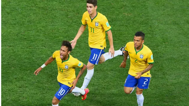 لیکن یہ برتری زیادہ دیر قائم نہ رہ سکی اور نیمار نے گول کر کے میچ ایک ایک سے برابر کر دیا۔