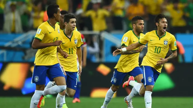 برازیل کی تمام ٹیم نیمار کے گرد گھومتی نظر آتی ہے۔