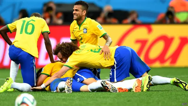 Er, xotin va qiz dosti ortasidagi jinsiy aloqani onlayn tomosha qiling