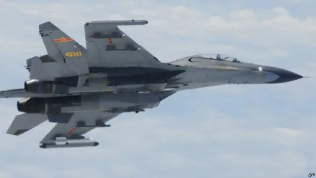 日本防務省公布的中國蘇-27戰鬥機在東海上空的照片（11/06/2014）