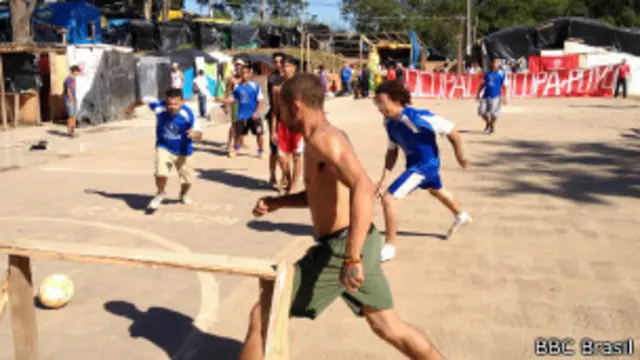 Torneio de futebol na Copa do Povo | Foto: Camilla Costa/BBC Brasil