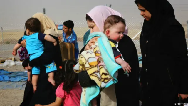 Famílias fogem de Mosul. Foto: Reuters
