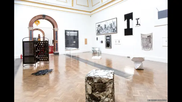 रॉयल एकैडमी समर एग्ज़ीबीशन में प्रदर्शित इंस्टालेशन