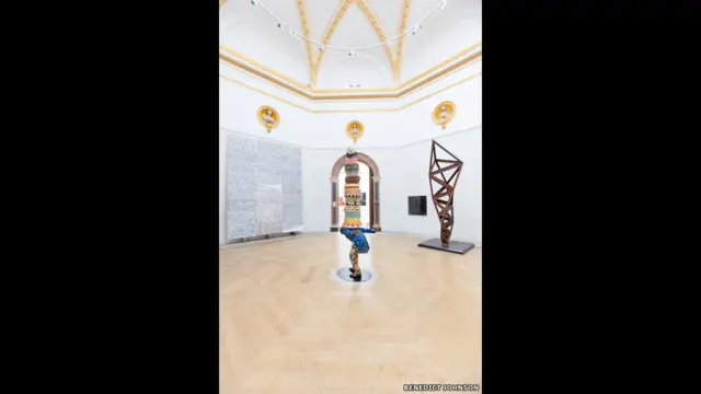 रॉयल एकैडमी समर एग्ज़ीबिशन में प्रदर्शित इंस्टालेशन