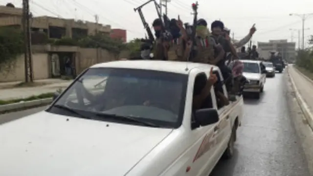 عراق میں شدت پسندوں نے دو نئے قصبوں پر قبضے کے ساتھ اپنے کنٹرول کا دائرہ وسیع تر کر لیا ہے