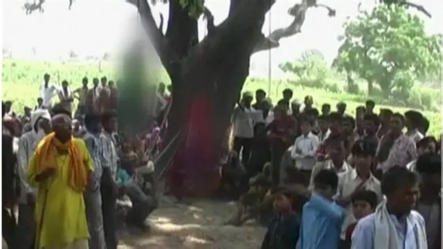 Tháng 5/2014, hai thiếu nữ được cho là đã bị hiếp dâm trước khi bị treo cổ ở Uttar Pradesh.