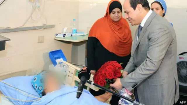 يعد الرئيس السيسي بإتخاذ اجراءات صارمة، بينما تقول منظمات نسائية إن القوانين الأخيرة ليست كافية.