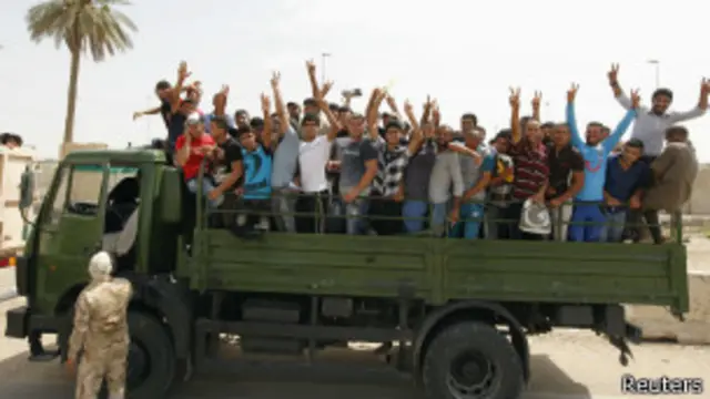 ဂျီဟတ်ဝါဒီ ဆွန်နီတွေကို တိုက်ဖို့ အီရတ် စစ်တပ်ထဲကို ဆန္ဒအလျောက် စာရင်းသွင်းကြတဲ့ ရှီးယား မွတ်ဆလင်တွေ။