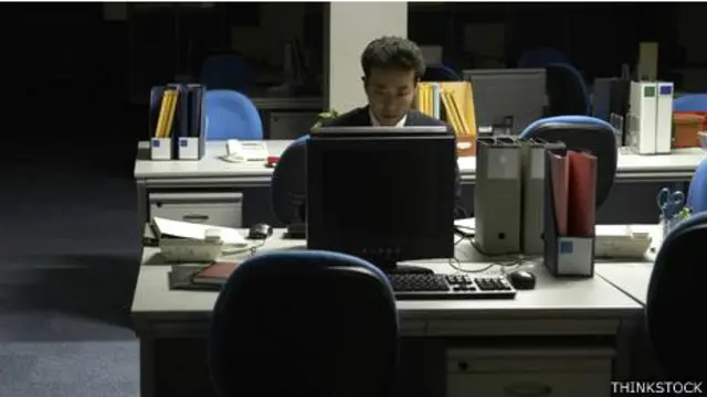 Trabajando hasta altas horas de la noche