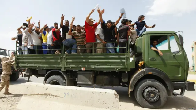 نیروهای داوطلب که در بغداد به کمک ارتش عراق آمده‌اند