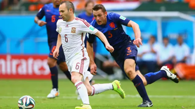 آندرے انیئیستا جنہوں نے سپین کو ورلڈ چیمپیئن بنانے میں اہم کردار کیا اس میچ قابل ذکر کارکردگی کا مظاہرہ نہ کر سکے۔