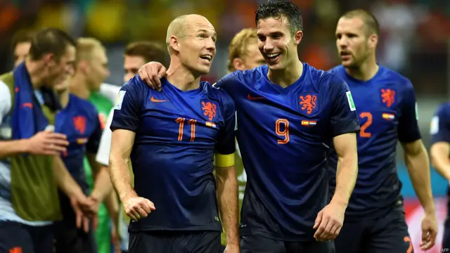 ایئن روبن اور روبن وین پرسی نے سپین سے پچھلے ورلڈ کپ کے فائنل میں شکست کا بدلہ چکا دیا۔