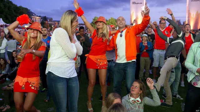 वर्ल्ड कप, फ़ुटबॉल, स्पेन, नीदरलैंड्स, हॉलैंड, मैक्सिको, कैमरून, ब्राज़ील