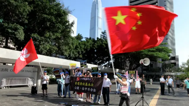 在中环遮打花园,保卫香港运动十多名成员也到场举行示威(14/06/2014)