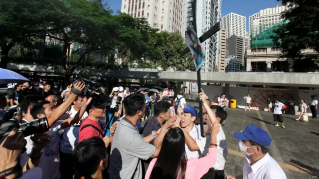 一连七天的“毅行争普选”活动在香港中环遮打花园起步（BBC中文网照片，14/06/2014）