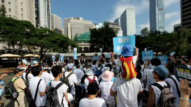 一连七天的“毅行争普选”活动在香港中环遮打花园起步（BBC中文网照片，14/06/2014）
