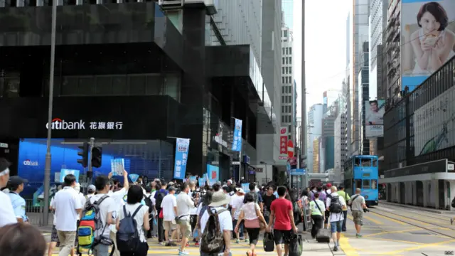 一连七天的“毅行争普选”活动在香港中环遮打花园起步（BBC中文网照片，14/06/2014）