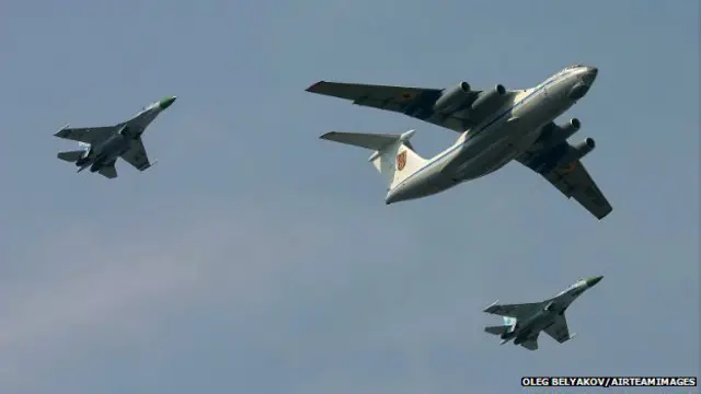 Pesawat angkut militer Il-76 membawa persomil tentara Ukraina yang ditembak jatuh.