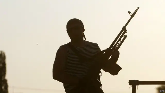 Сепартист зі зброєю у Луганську