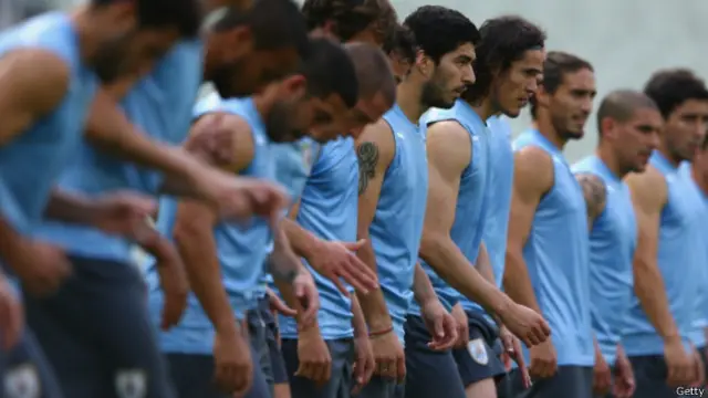 Luis Suarez belum tentu diturunkan melawan Kosta Rika, kata Tabarez.