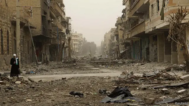 شهدت محافظة دير الزور قتالا عنيفا بين قوات الحكومة والجماعات المسلحة