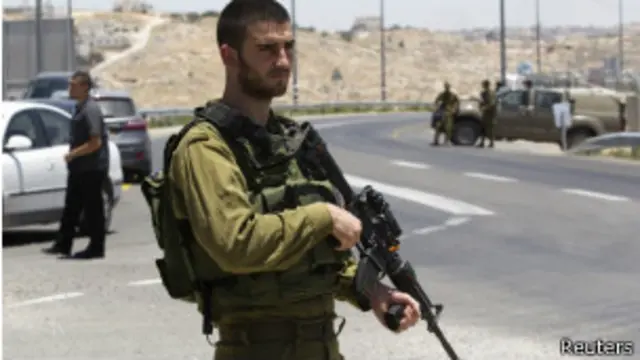 د اسراییلو حکومت پرون ( د جون ۱۴ ) ادعا کړې وه چې دا درې کسان د یوې تروریستي ډلې لخوا تښتول شوي دي.