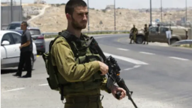 اسرائیلی فوجیوں نے منگل کی صبح بیت الخلیل یونیورسٹی کے علاقے میں آپریشن کیا