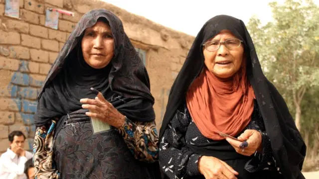 طالبان تهدید کرده بودند که این انتخابات را بر هم خواهند زد، ولی مسئولان دولتی اعلام کرده اند که این گروه نتوانسته کاری از پیش ببرد.