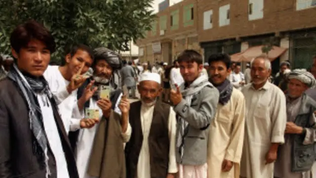 صف های طولانی مردم بیانگر آن بود که فعالیت های شورشیان نتوانست مانع شرکت آنها در انتخابات شود