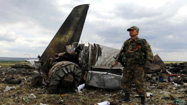 Обломки сбитого на Украине Ил-76