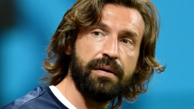 Gelandang Italia, Andrea Pirlo, ditakuti karena kemampuannya mengatur permainan.