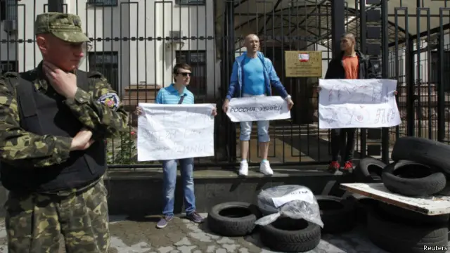 У российского посольства в Киеве