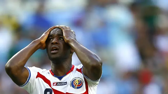 یوراگوئے کے گول کے بعد کوسٹاریکا کو سکور برابر کرنے کا موقع ملا تھا لیکن جوئل کیمبل کی ِکک گول پوسٹ سے کچھ فاصلے سے گزر گئی۔