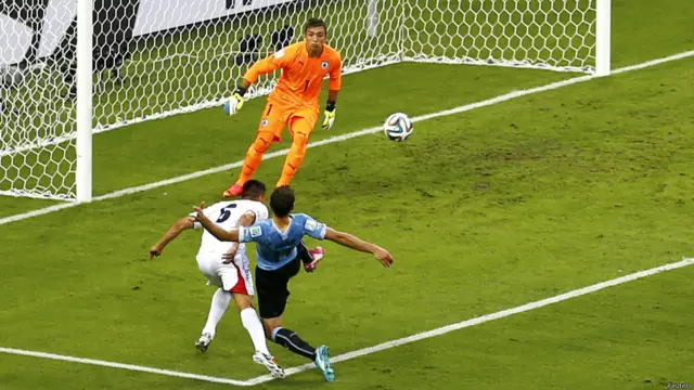 اس گول کے تین منٹ بعد ہی کوسٹاریکا کے آسکر ڈوارٹے نے عمدہ ہیڈر لگا کر اپنی ٹیم کو میچ میں برتری دلا دی۔