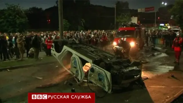 Những người biểu tình Ukraine đã trút giận lên sứ quán Nga ở Kiev