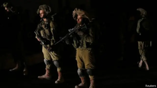 الجيش الإسرائيلي يواصل عمليات البحث عن المفقودين الثلاثة في أنحاء الضفة الغربية المحتلة.