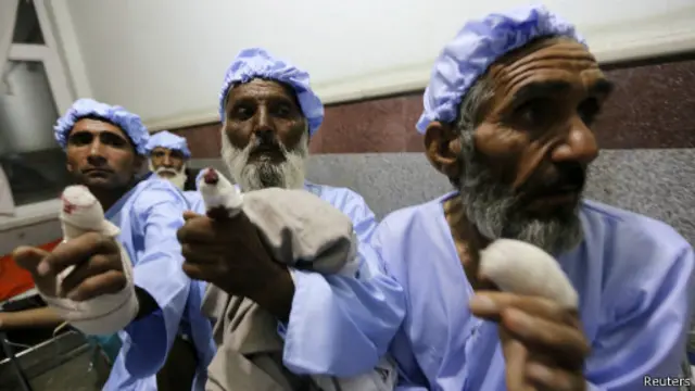 Talabalar ozlarini kameraga suratga olishadi