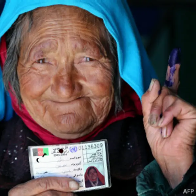 ثبت نام مجدد و توزیع شناسنامه الکترو نیک، از مواردی است که برای بخشی از تدابیر پشگیرانه برای شفافیت انتخابات پیشنهاد شده