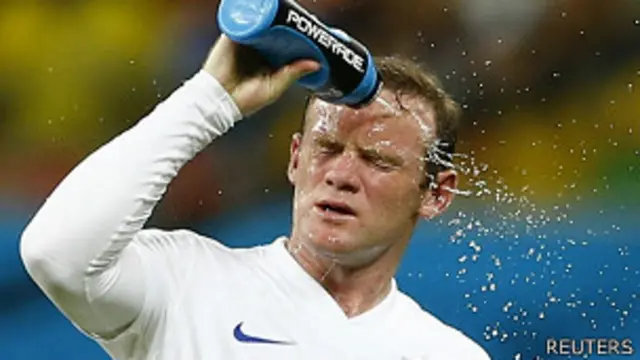 Tìm vị trí thích hợp cho Rooney là thách thức trong trận tới.