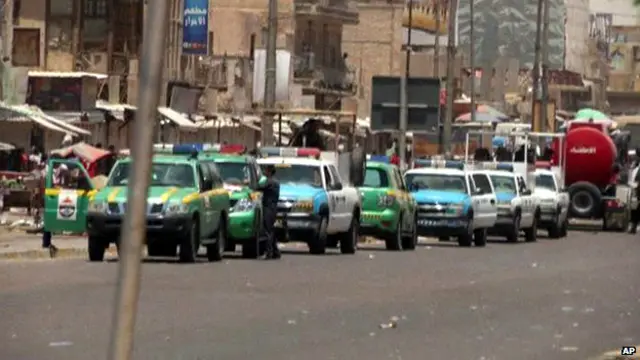 هرعت الشرطة وسيارات الاسعاف الى مكان التفجير