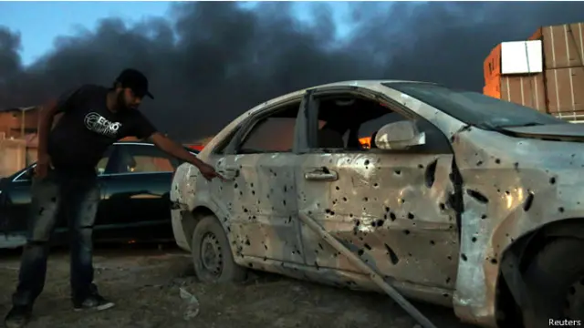 تشهد بنغازي منذ اسابيع قتالا بين قوات حفتر والاسلاميين