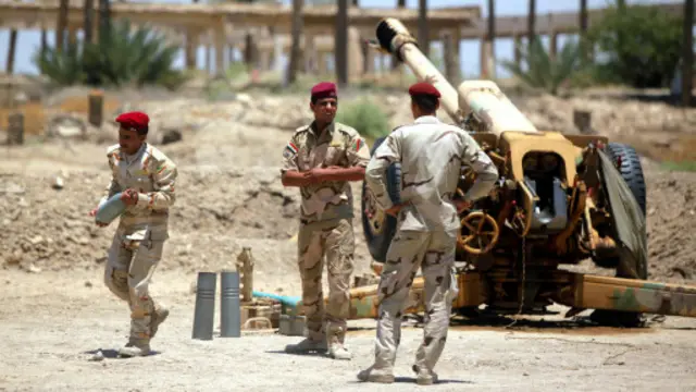 Quân đội Iraq đã phải tháo chạy trước sự tấn công của ISIS